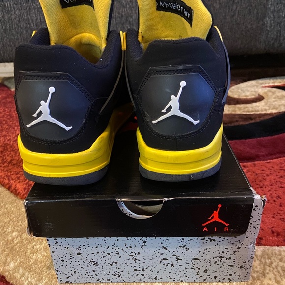 Yellow thunder Jordan 4 - Picture 4 of 5